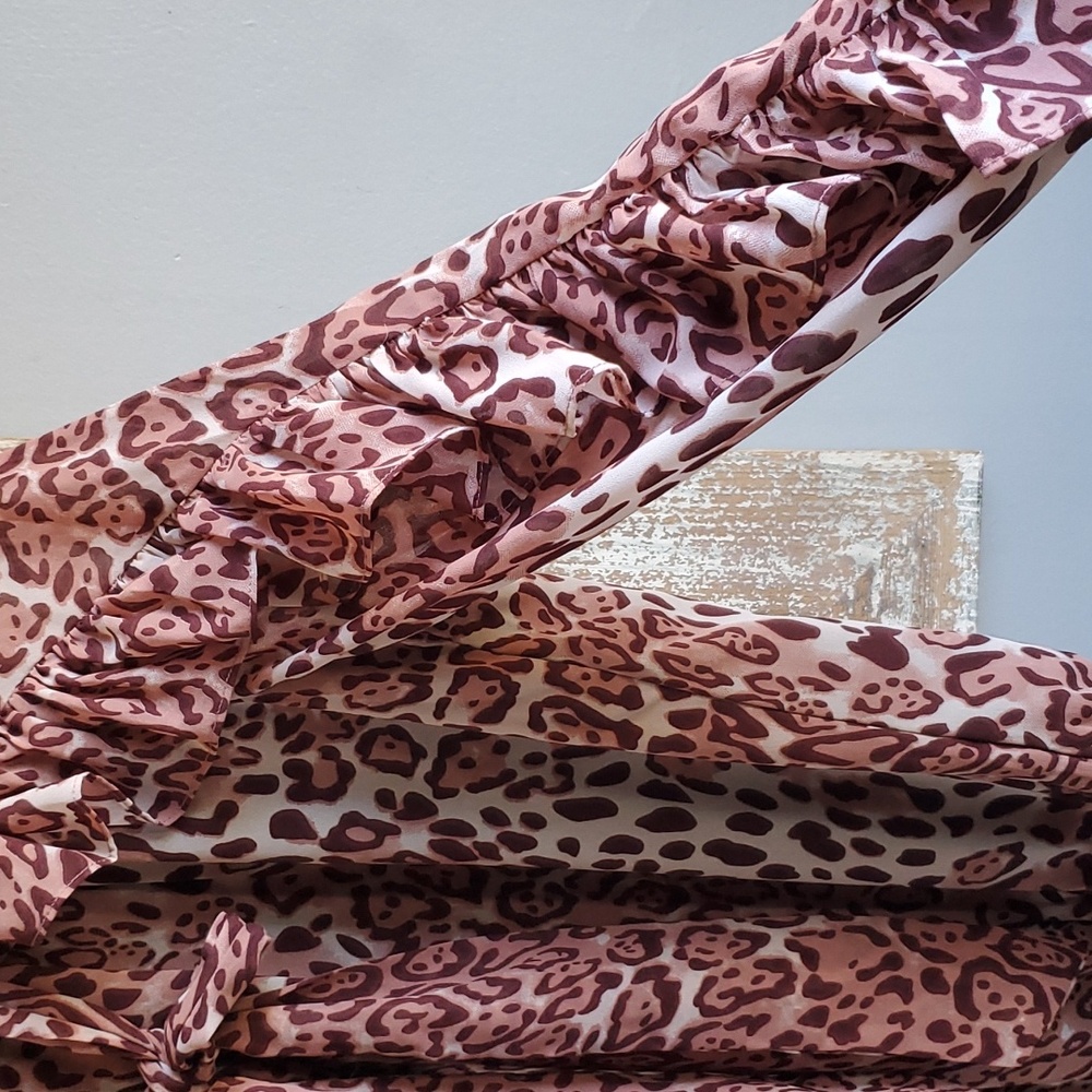 Walter Baker Animal Print Blouse. Size small - Picture 4 of 7